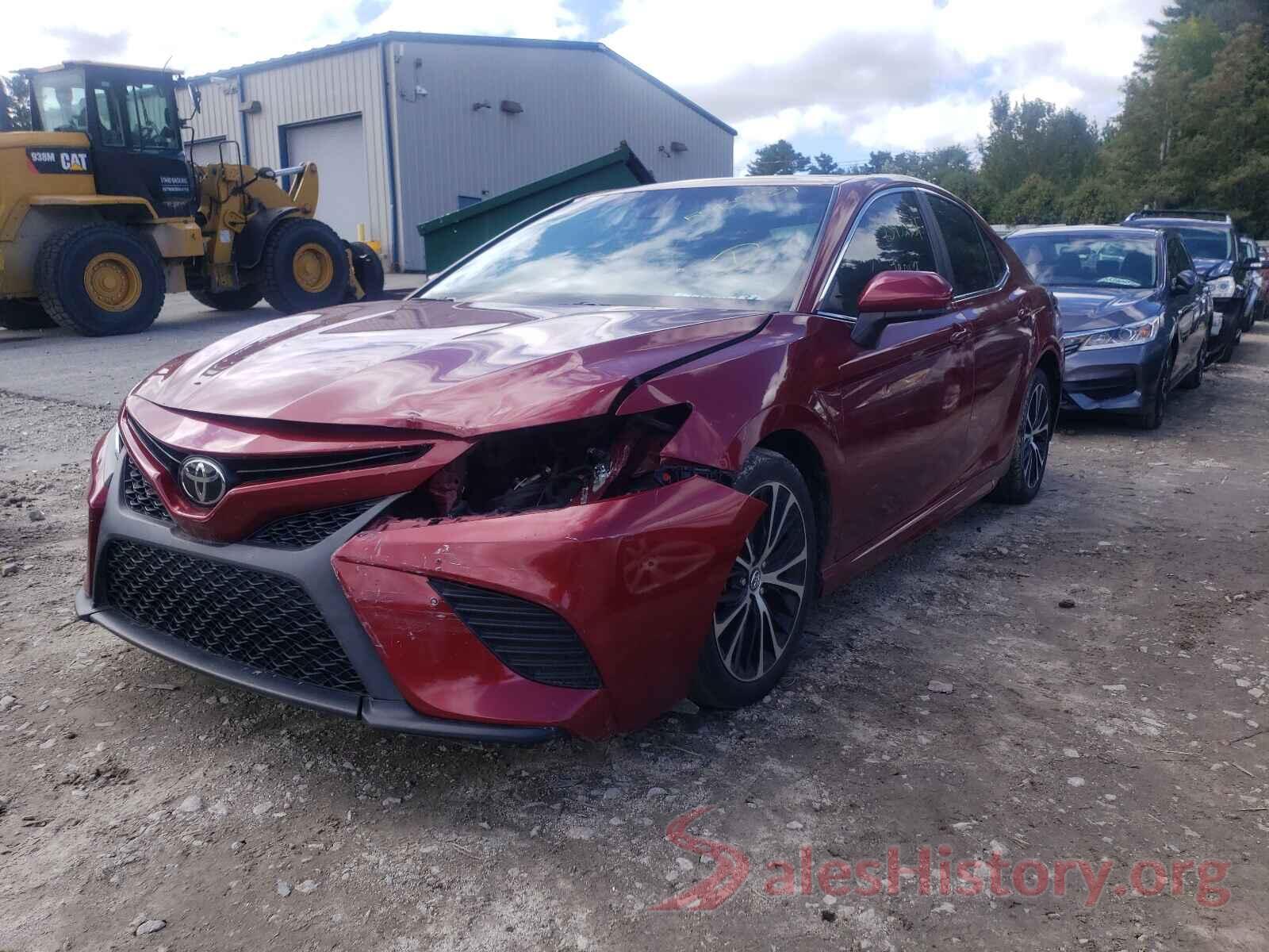 4T1B11HK2JU600672 2018 TOYOTA CAMRY