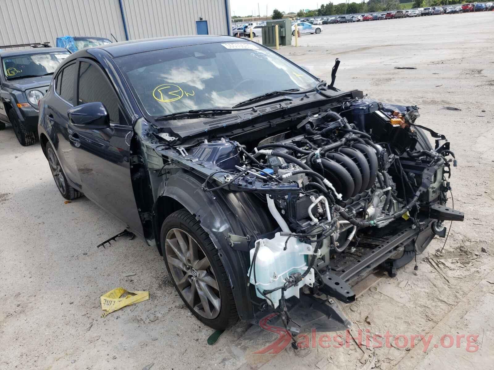 3MZBN1L3XJM262285 2018 MAZDA 3