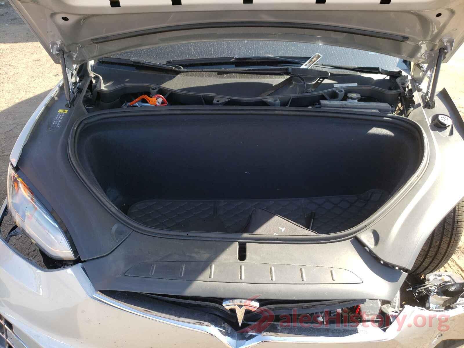 5YJXCAE26JF123083 2018 TESLA MODEL X