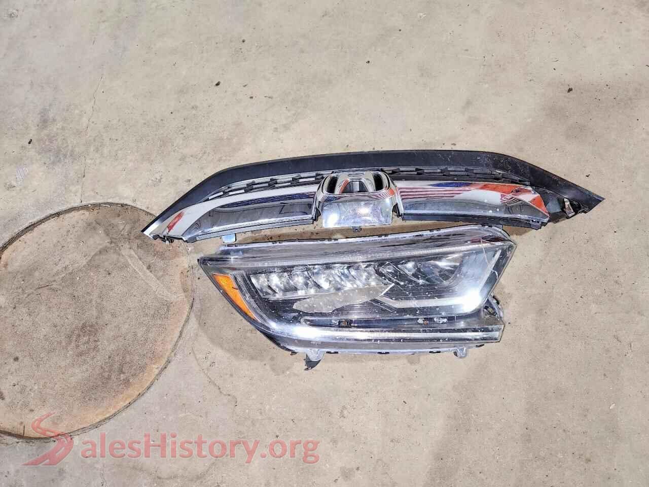 2018 HONDA CRV VIN 7FARW2H90JE099656, trunk area