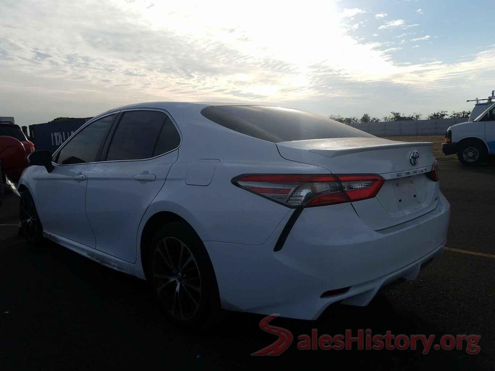 4T1B11HK7JU014744 2018 TOYOTA CAMRY