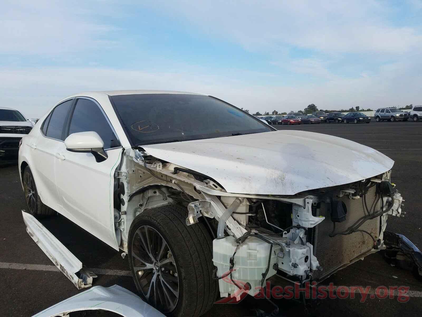 4T1B11HK7JU014744 2018 TOYOTA CAMRY