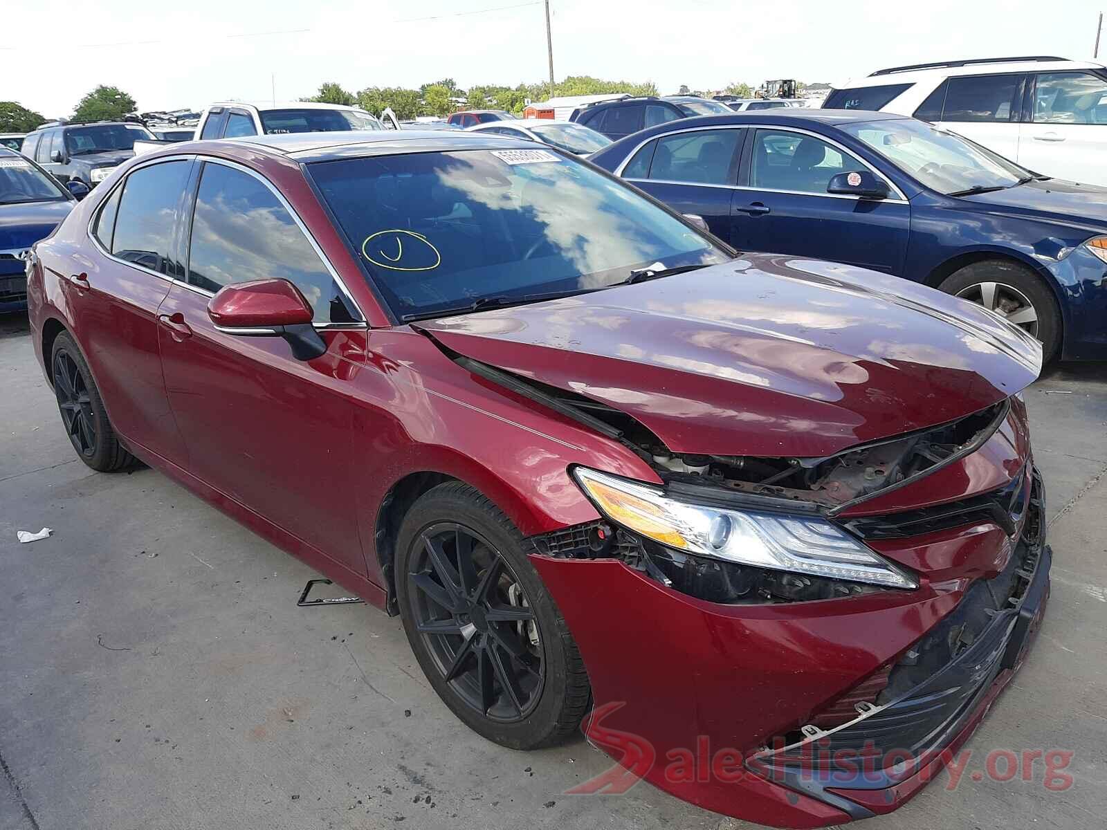 4T1B11HK5JU504261 2018 TOYOTA CAMRY