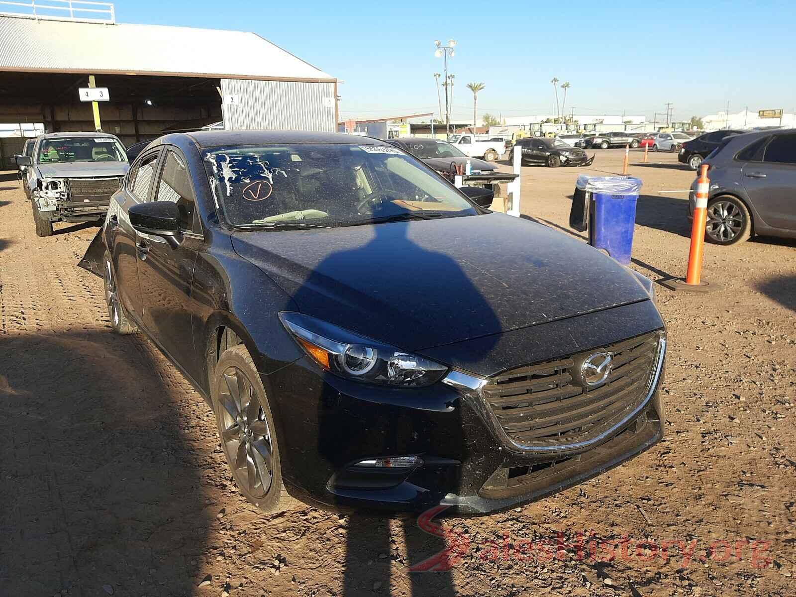 3MZBN1V32JM271804 2018 MAZDA 3