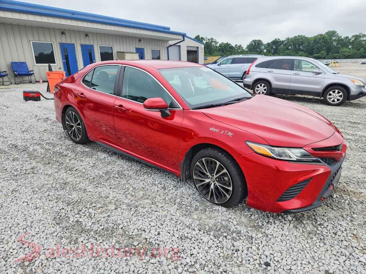 2019 TOYOTA CAMRY VIN 4T1B11HK7KU252823, rear 3/4 view