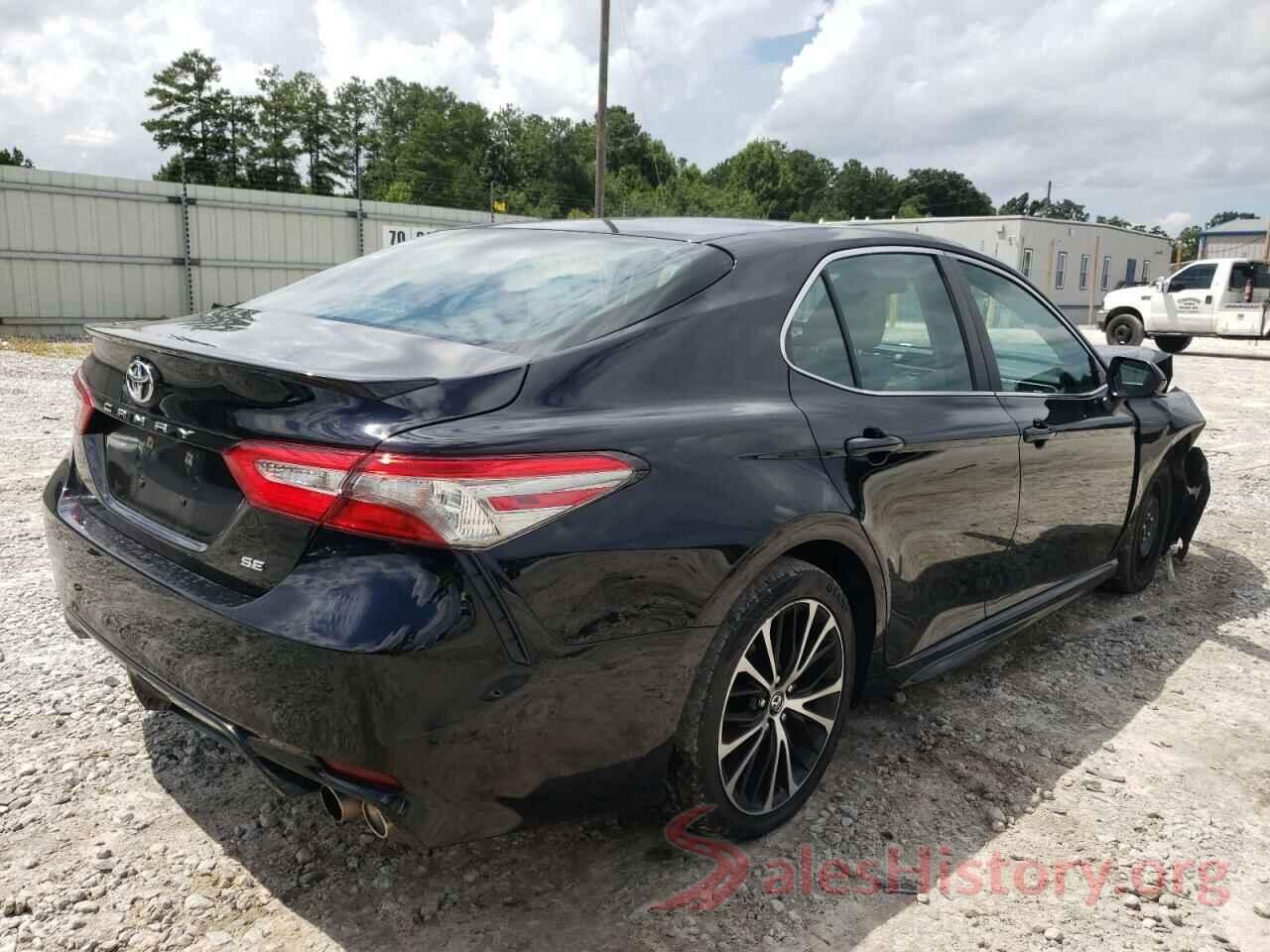 4T1B11HK3JU085648 2018 TOYOTA CAMRY