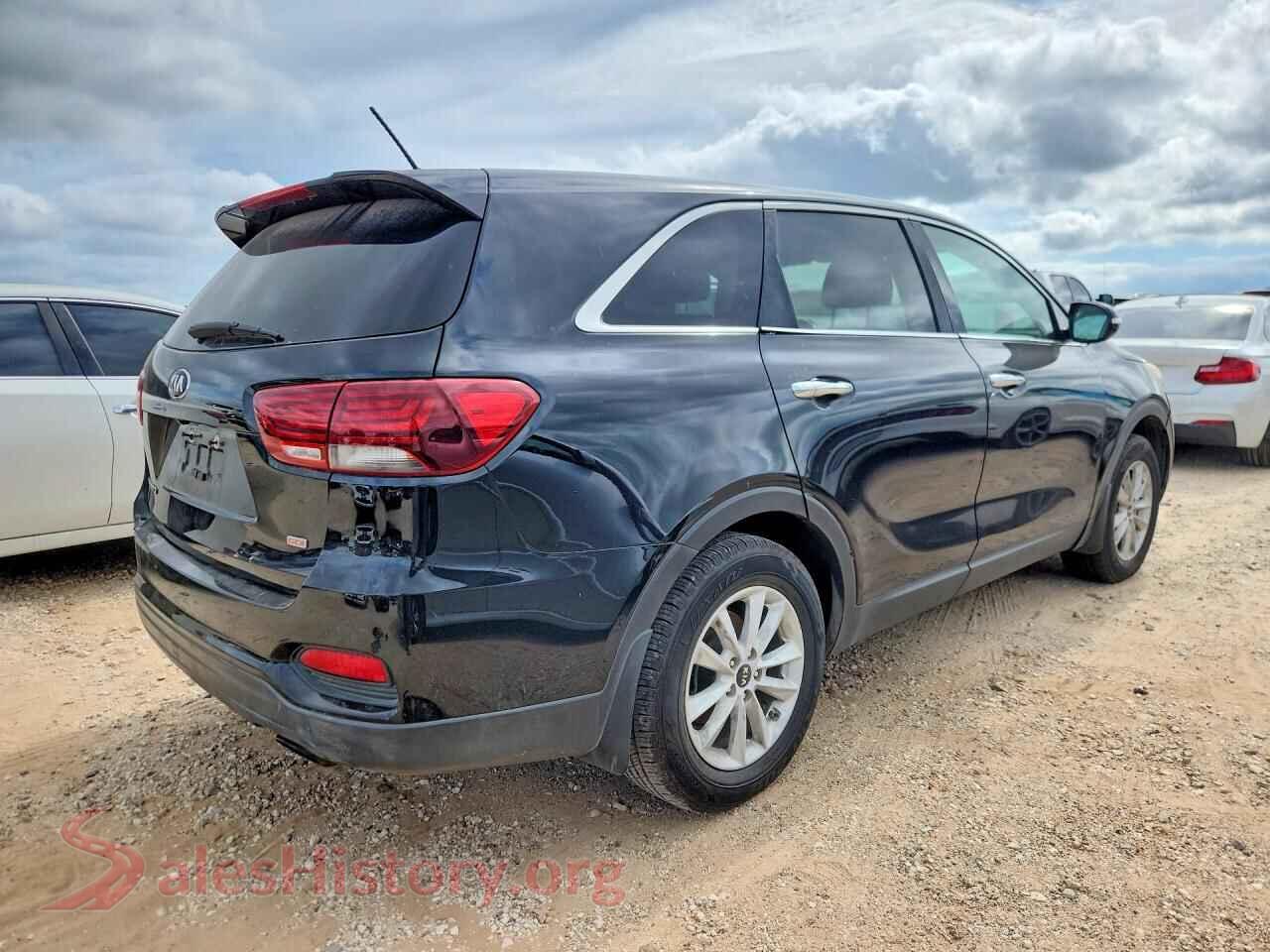 2019 KIA SORENTO VIN 5XYPG4A39KG463522, right side view
