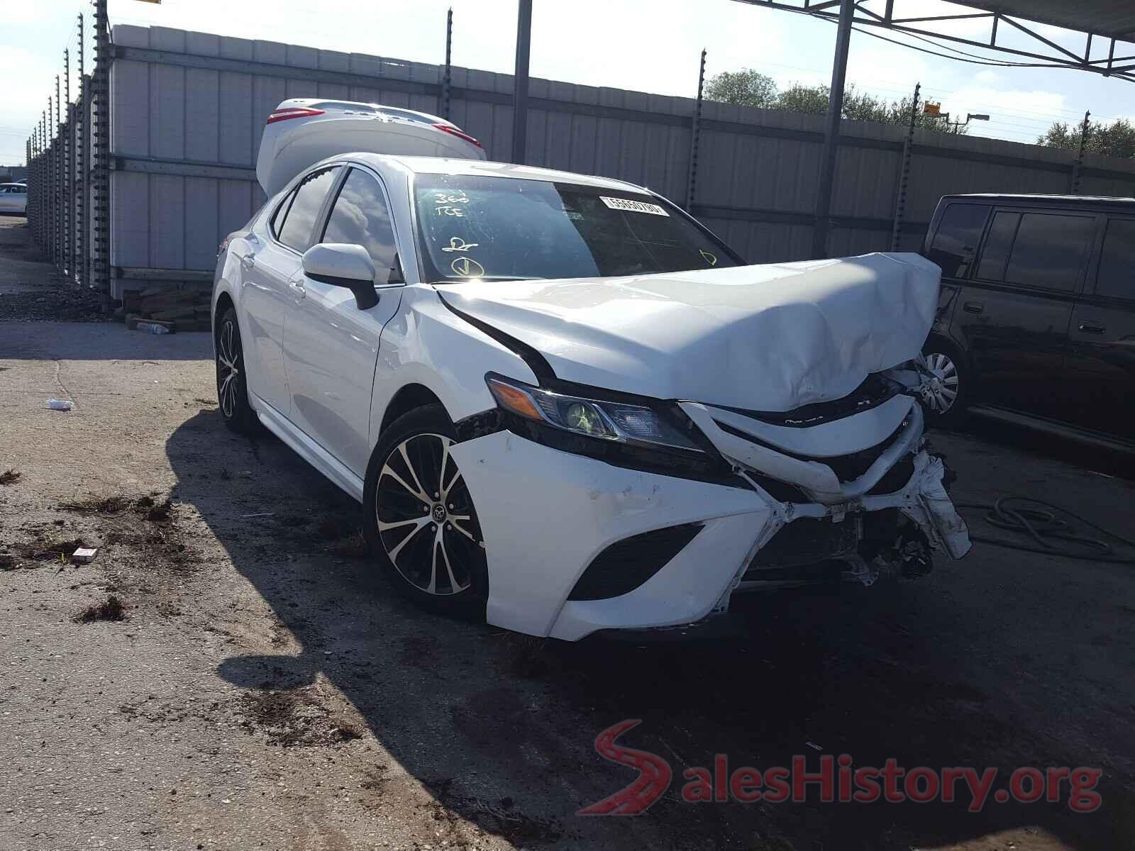 4T1B11HK8JU673948 2018 TOYOTA CAMRY