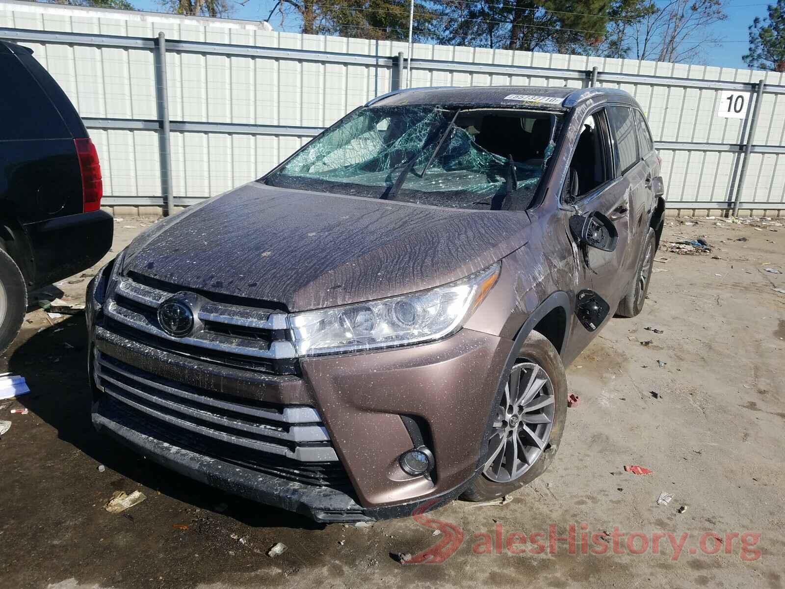 5TDKZRFH2JS261886 2018 TOYOTA HIGHLANDER