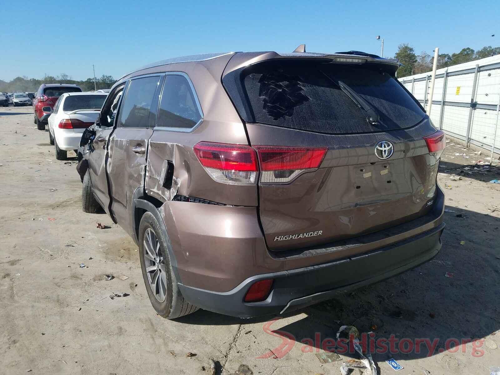 5TDKZRFH2JS261886 2018 TOYOTA HIGHLANDER