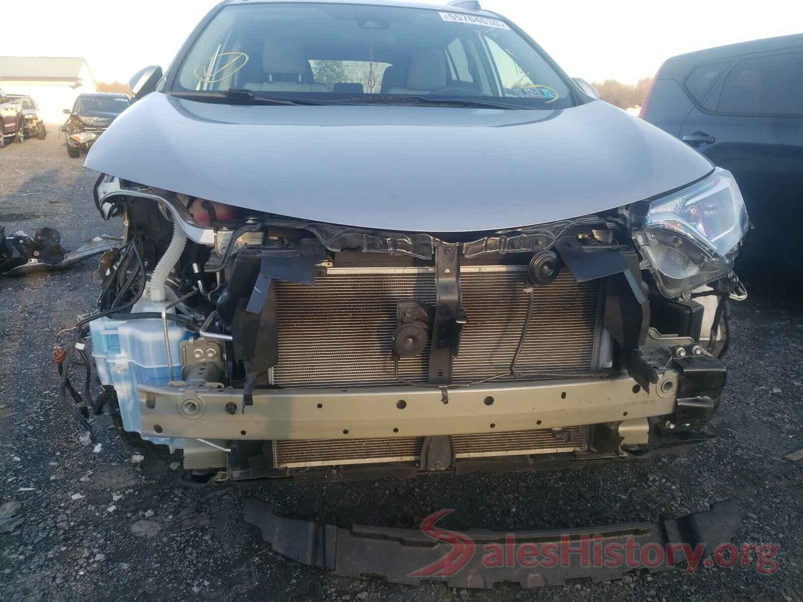 2T3RFREV8JW696067 2018 TOYOTA RAV4