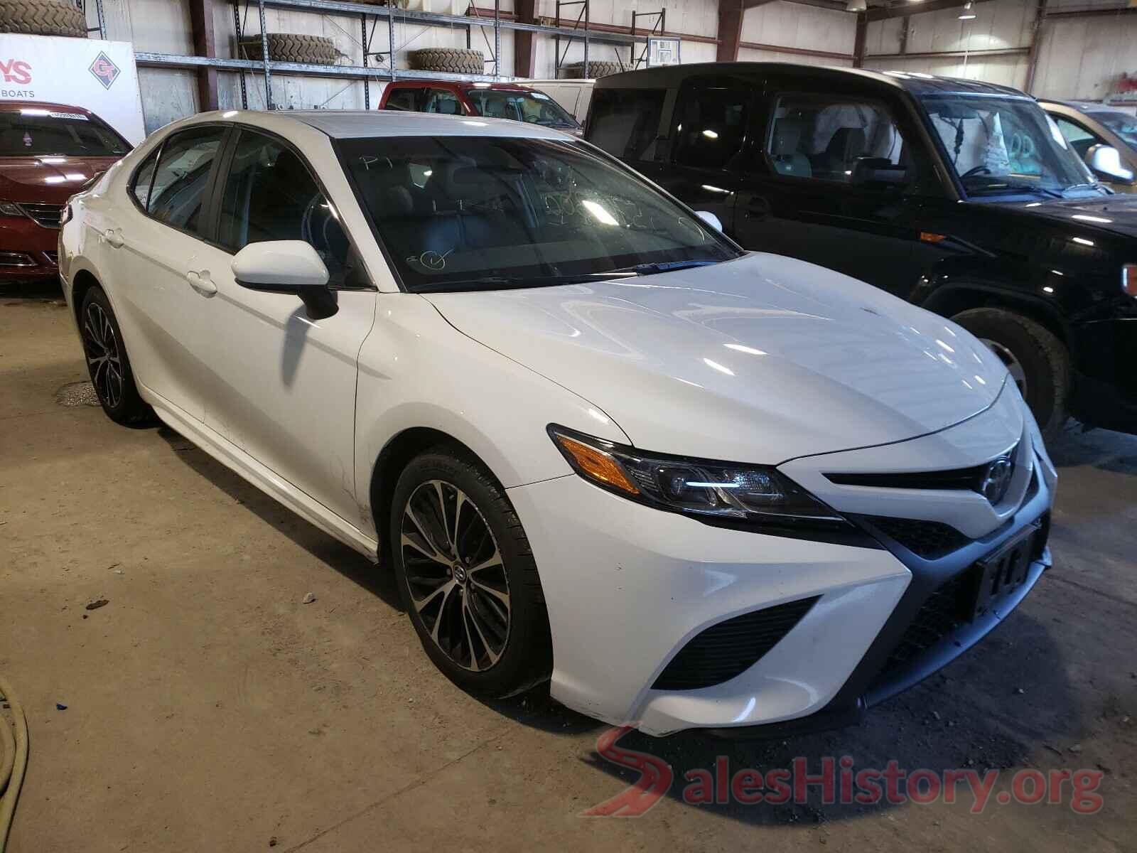 4T1B11HK7JU108400 2018 TOYOTA CAMRY