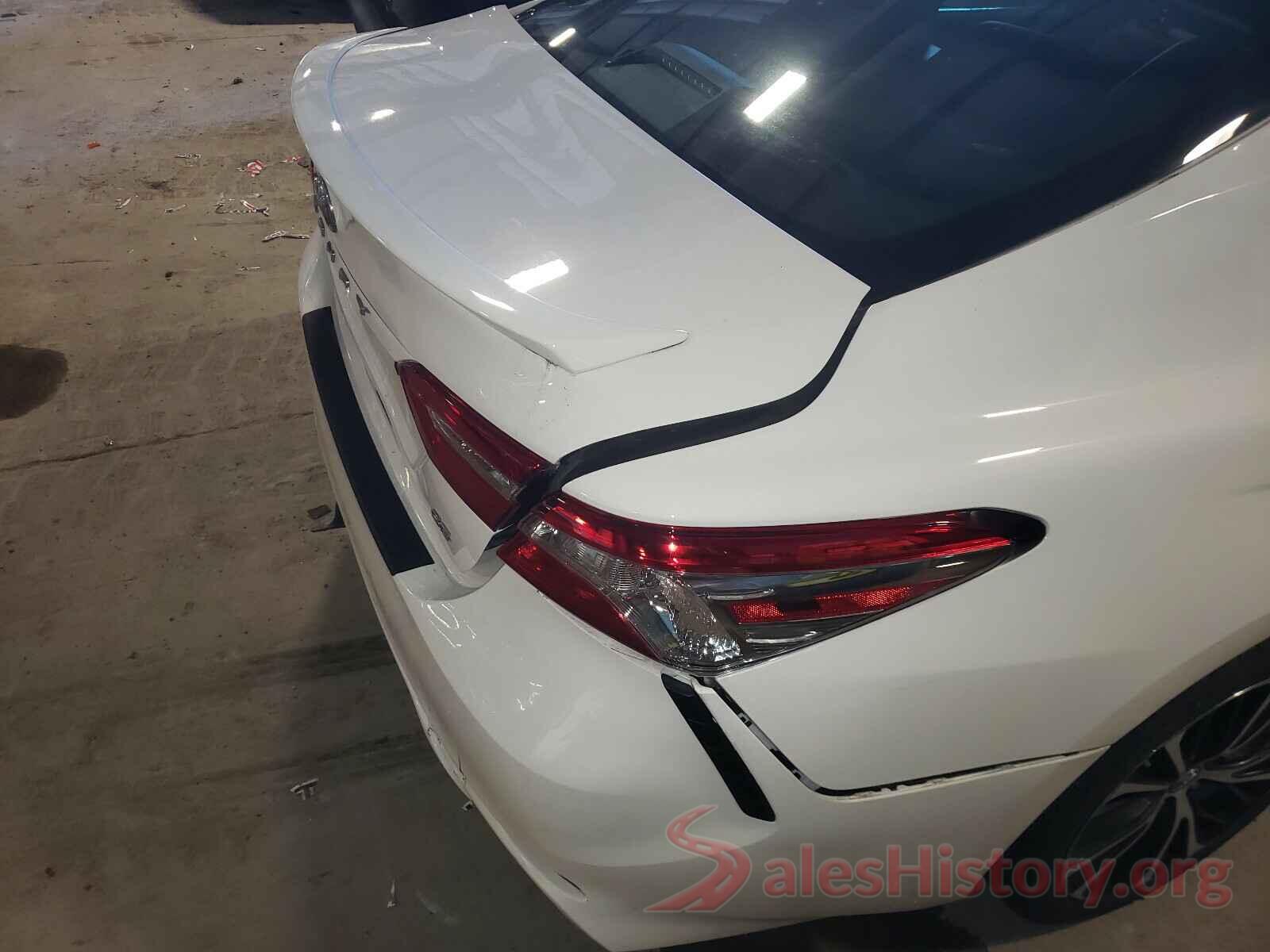 4T1B11HK7JU108400 2018 TOYOTA CAMRY