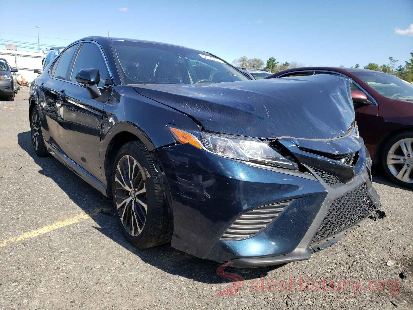 4T1B11HK2JU568922 2018 TOYOTA CAMRY