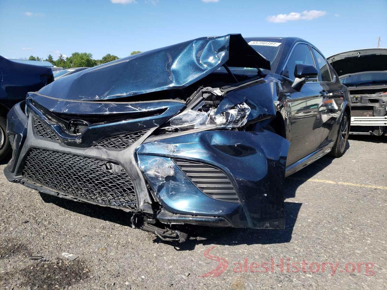 4T1B11HK2JU568922 2018 TOYOTA CAMRY