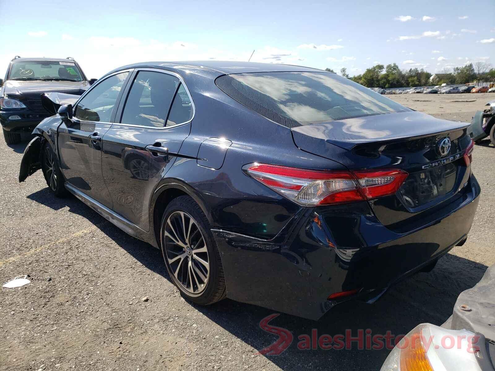 4T1B11HK2JU568922 2018 TOYOTA CAMRY