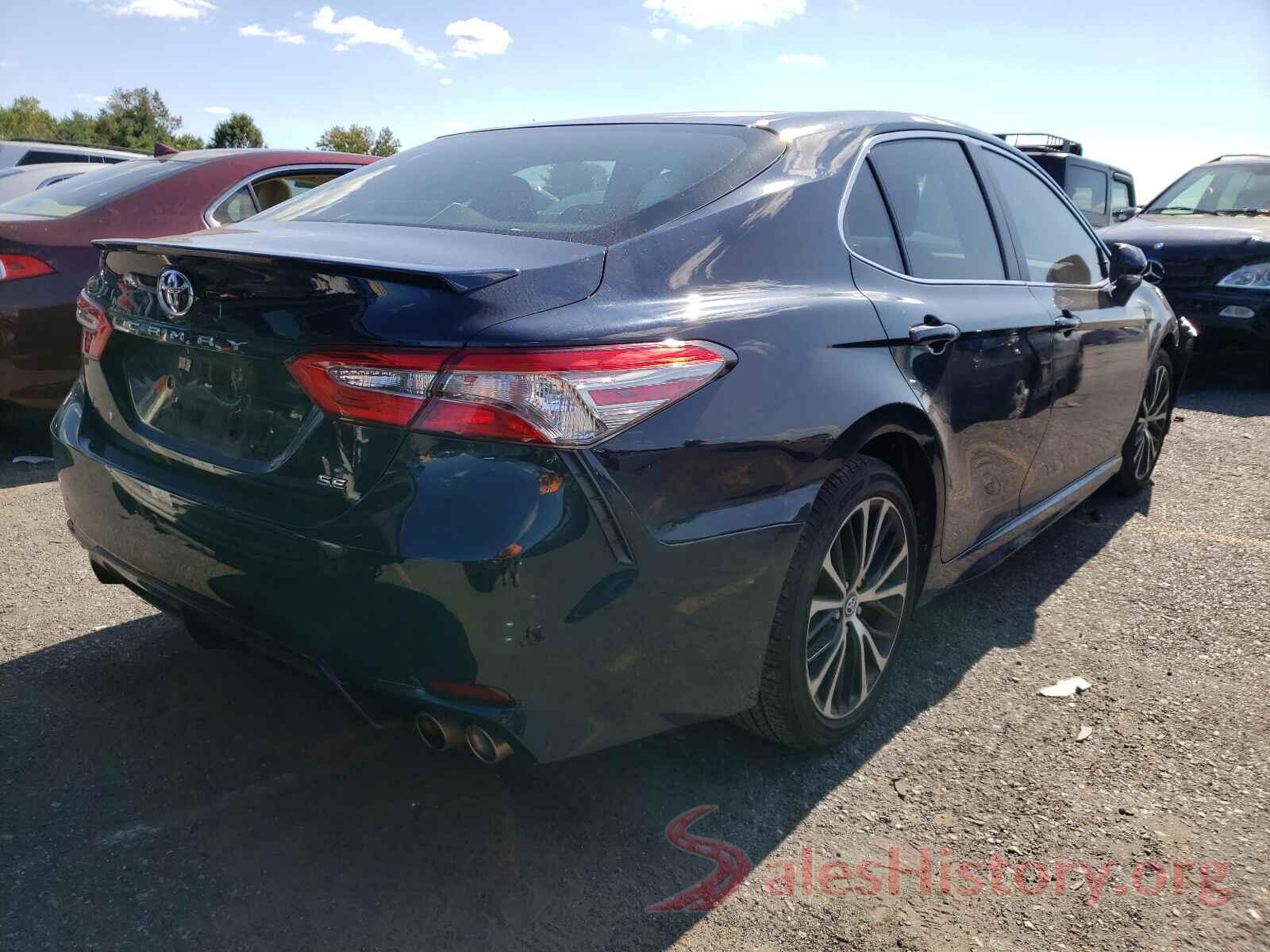 4T1B11HK2JU568922 2018 TOYOTA CAMRY