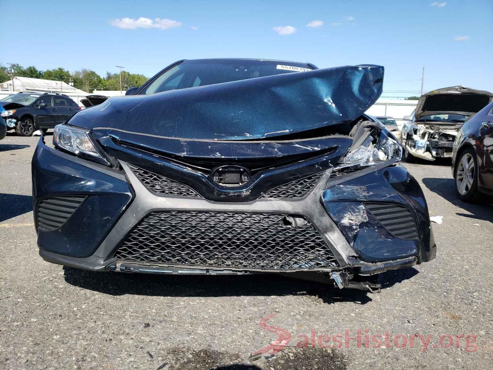 4T1B11HK2JU568922 2018 TOYOTA CAMRY