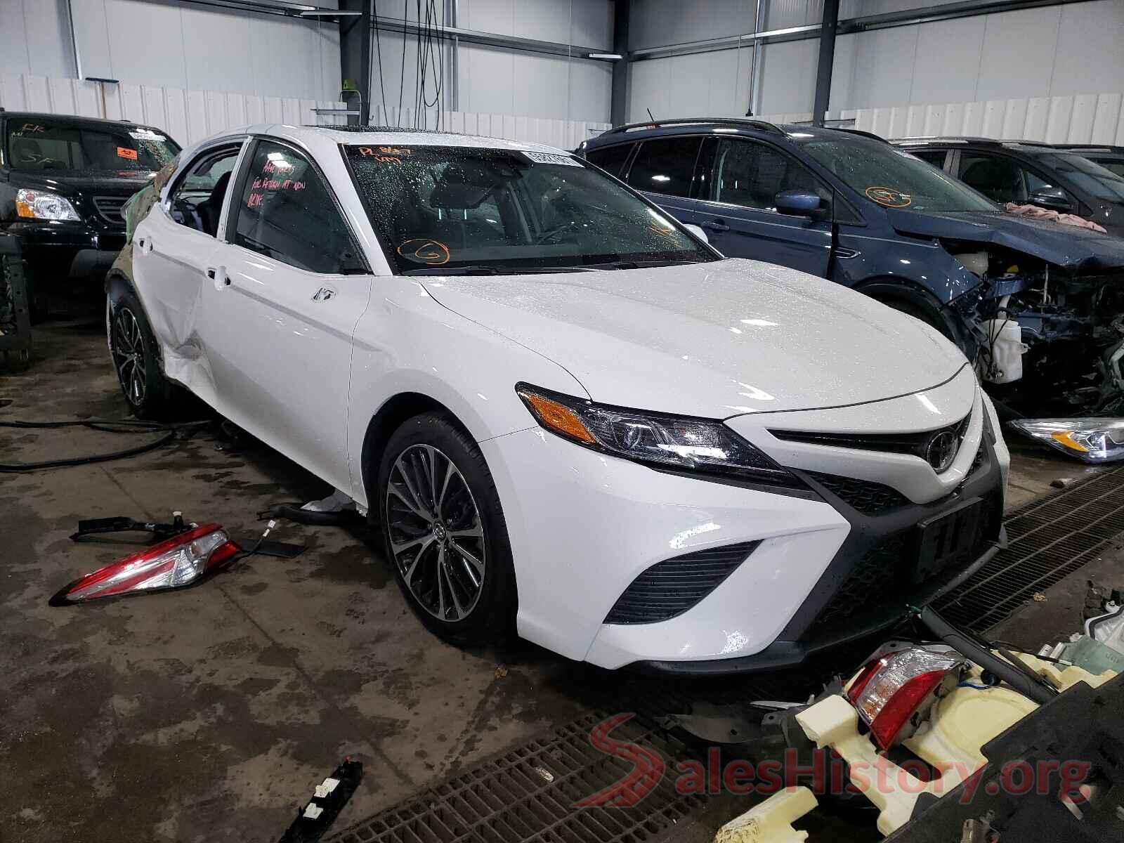 4T1B11HK2JU019527 2018 TOYOTA CAMRY