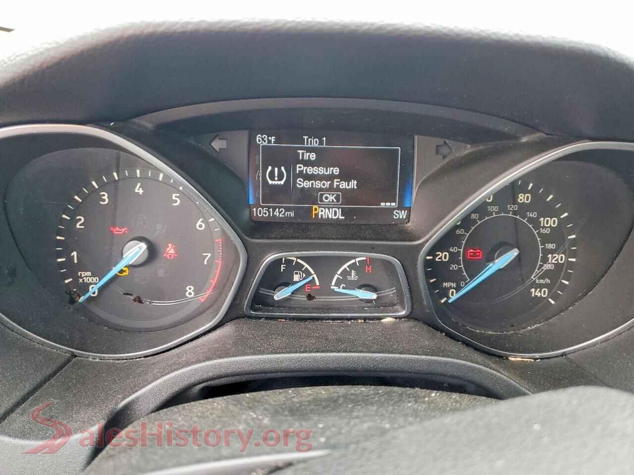 2018 FORD FOCUS VIN 1FADP3F29JL324223, interior center console