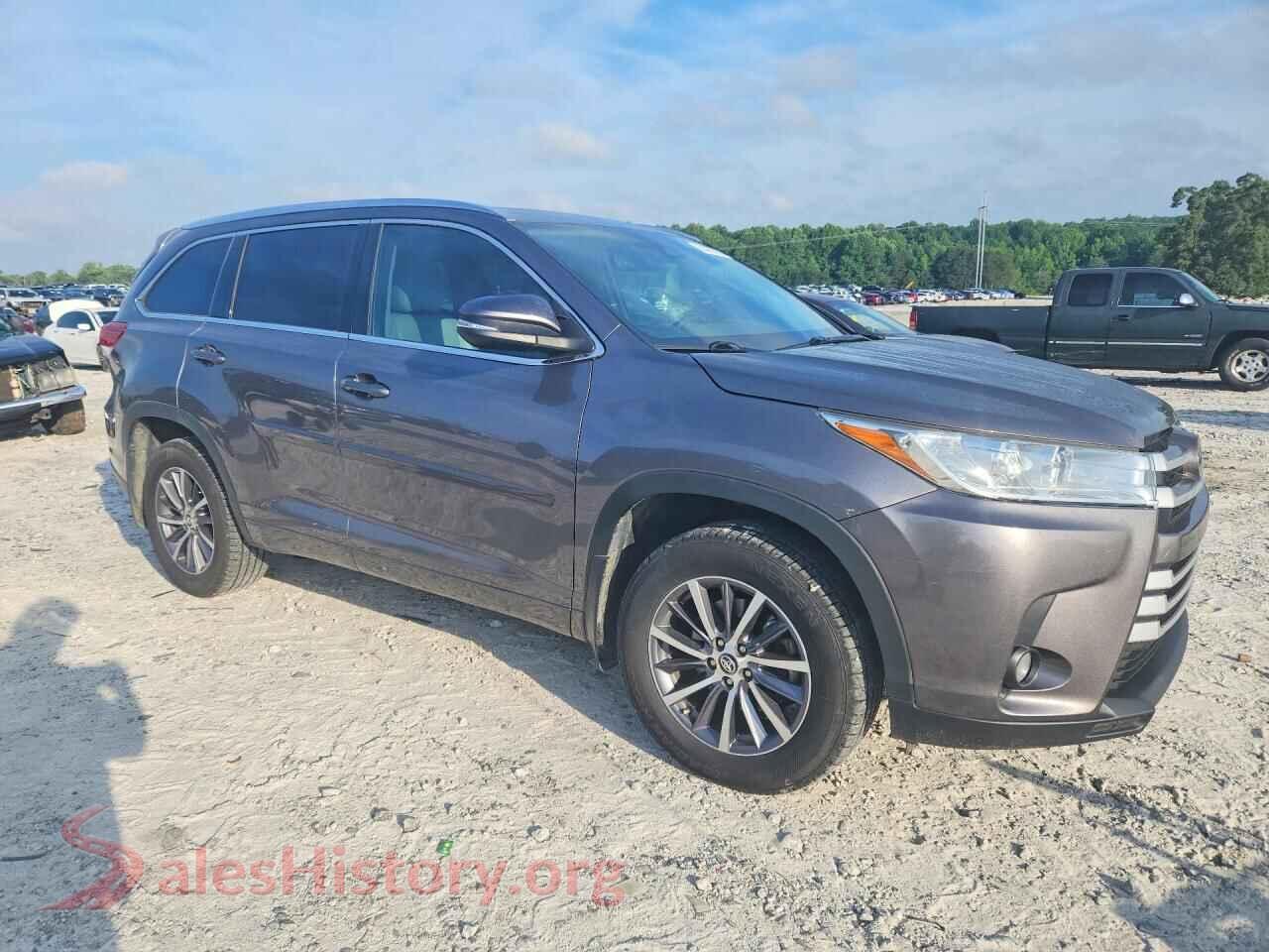 2018 TOYOTA HIGHLANDER VIN 5TDJZRFH5JS525064, rear 3/4 view