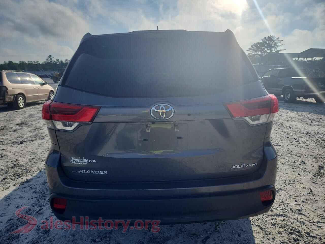 2018 TOYOTA HIGHLANDER VIN 5TDJZRFH5JS525064, left side view