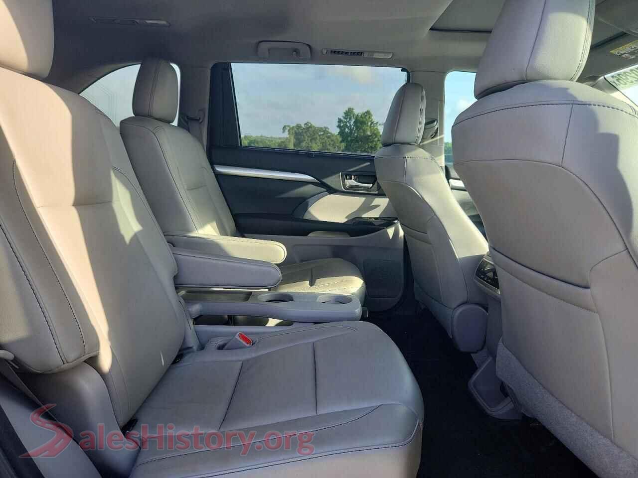 2018 TOYOTA HIGHLANDER VIN 5TDJZRFH5JS525064, VIN plate