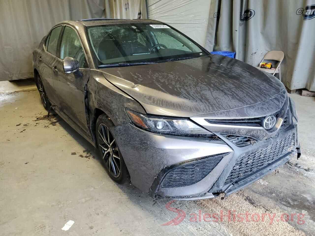 4T1G11AK2NU671098 2022 TOYOTA CAMRY