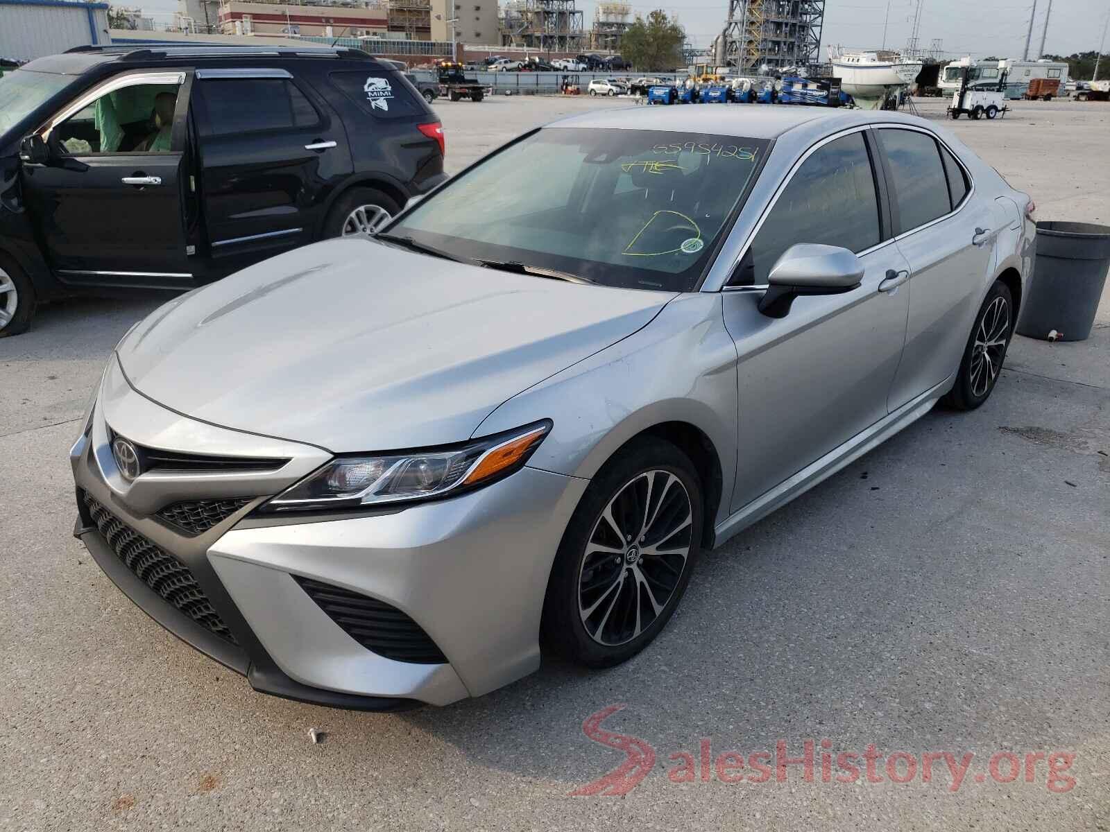 4T1B11HK0JU058925 2018 TOYOTA CAMRY