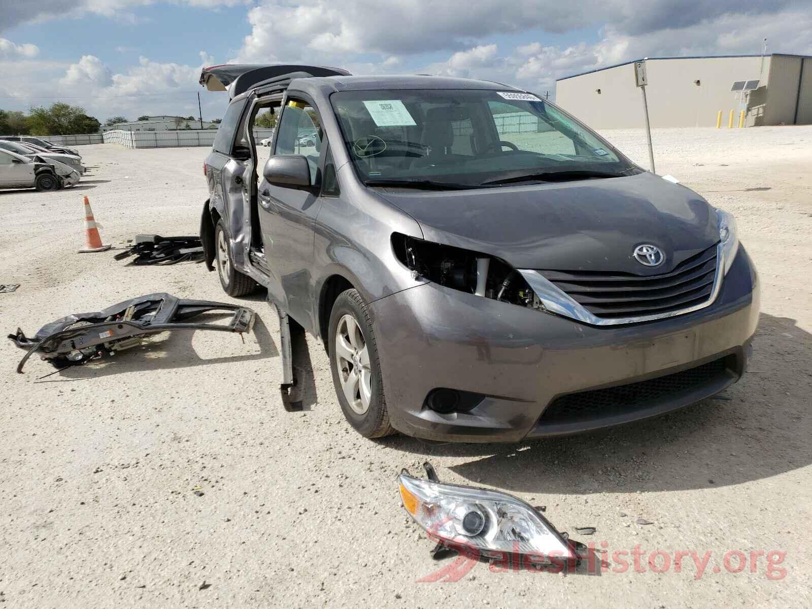 5TDKZ3DC8HS865151 2017 TOYOTA SIENNA