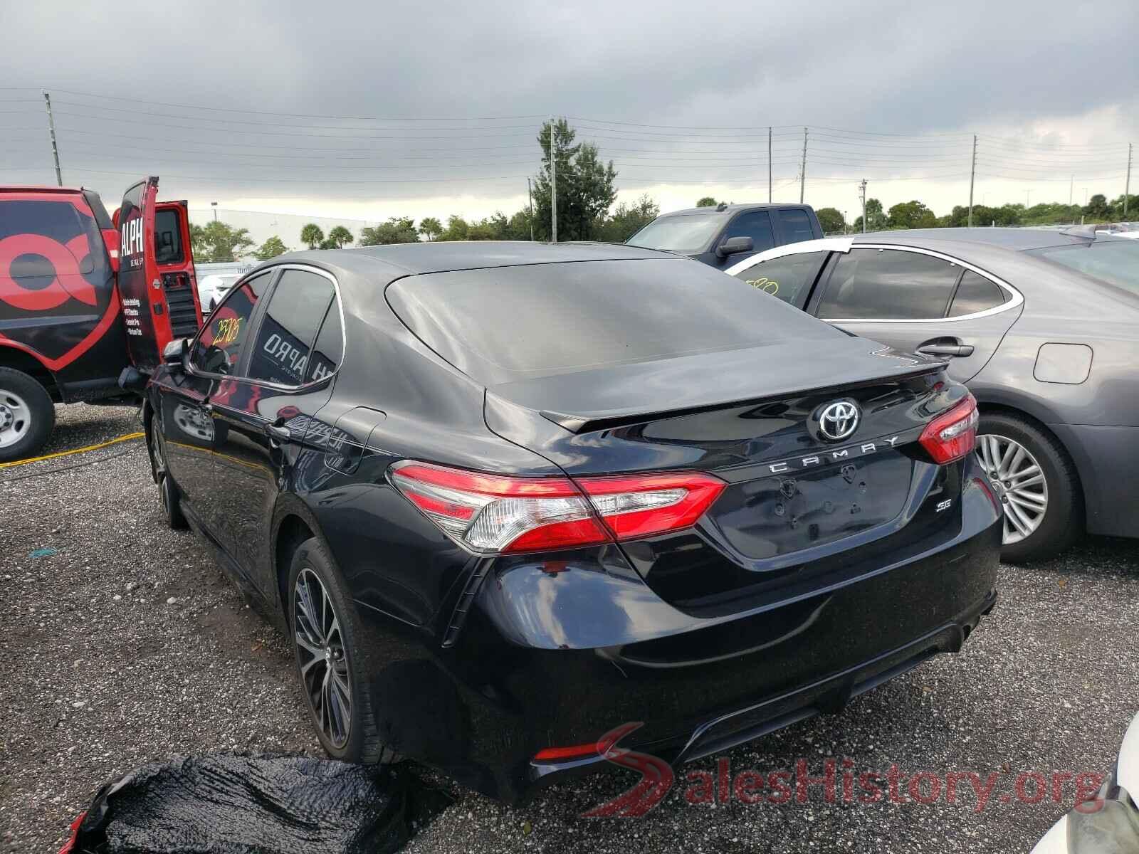 4T1B11HK4JU647136 2018 TOYOTA CAMRY