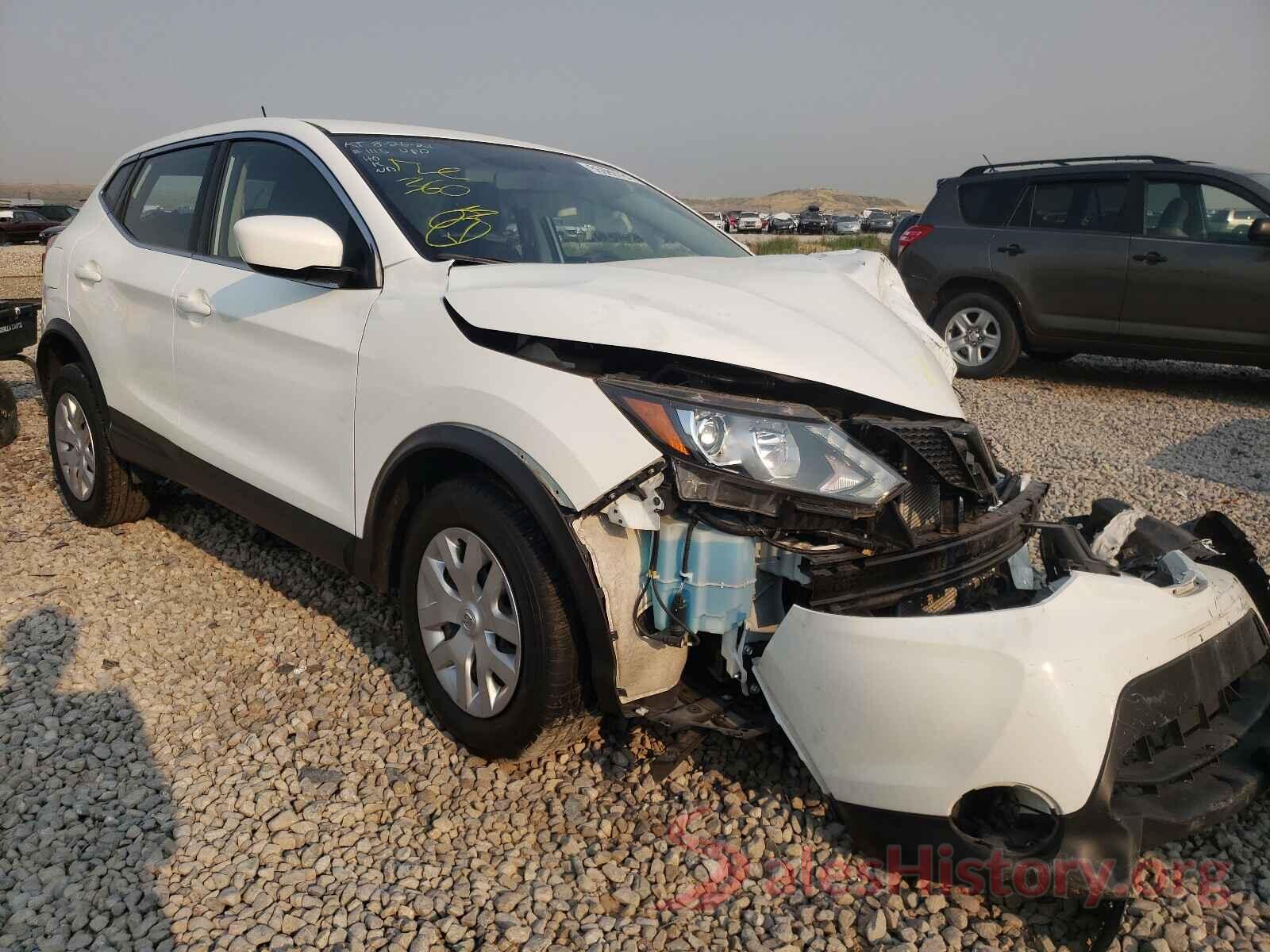 JN1BJ1CR8JW258418 2018 NISSAN ROGUE