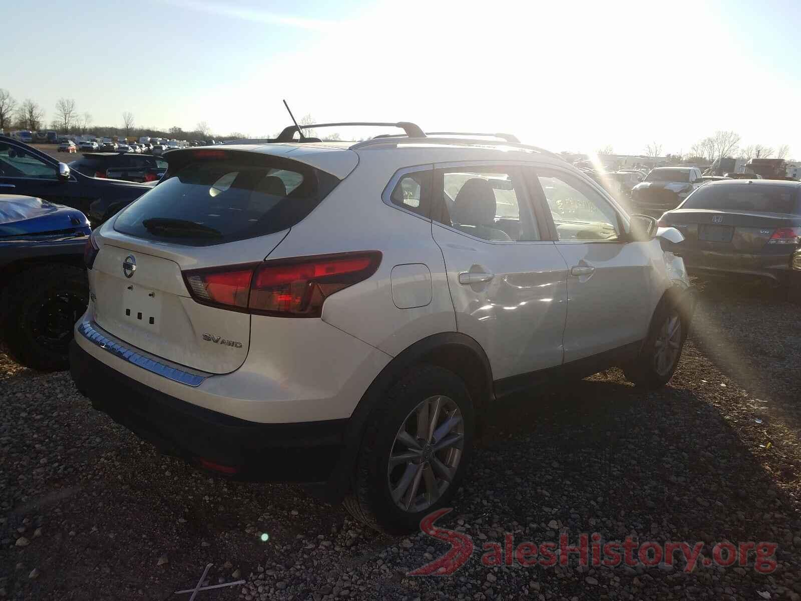 JN1BJ1CR2JW261217 2018 NISSAN ROGUE