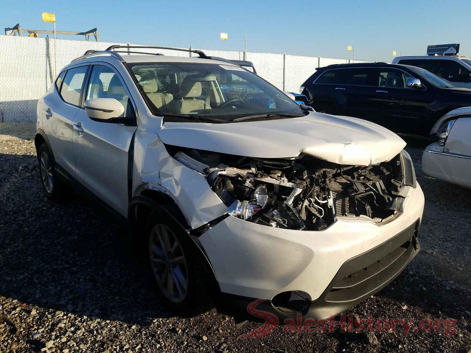 JN1BJ1CR2JW261217 2018 NISSAN ROGUE