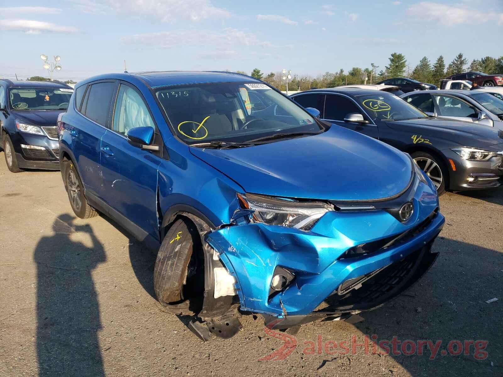 2T3RFREV6JW815721 2018 TOYOTA RAV4