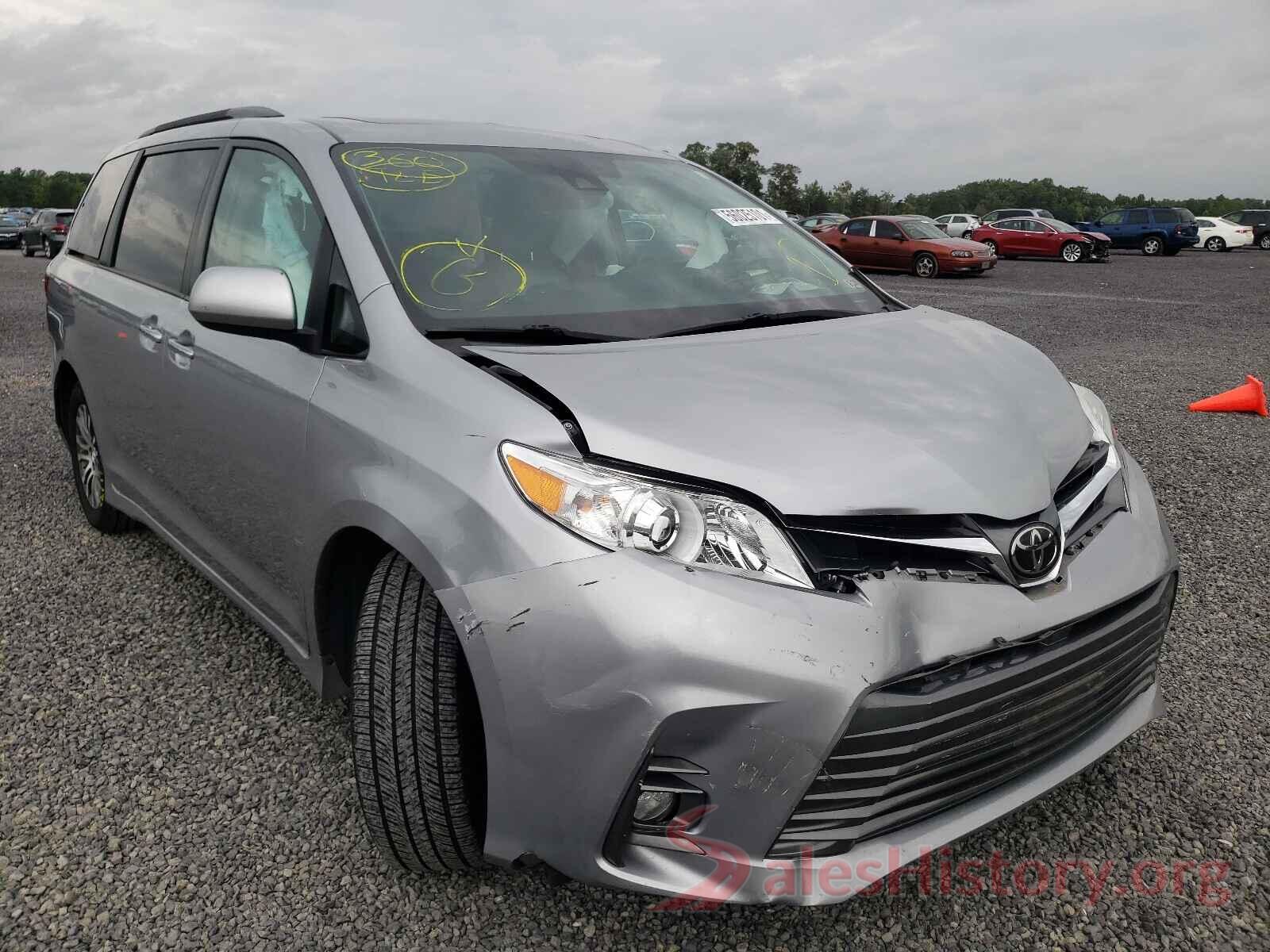 5TDYZ3DC8JS930242 2018 TOYOTA SIENNA