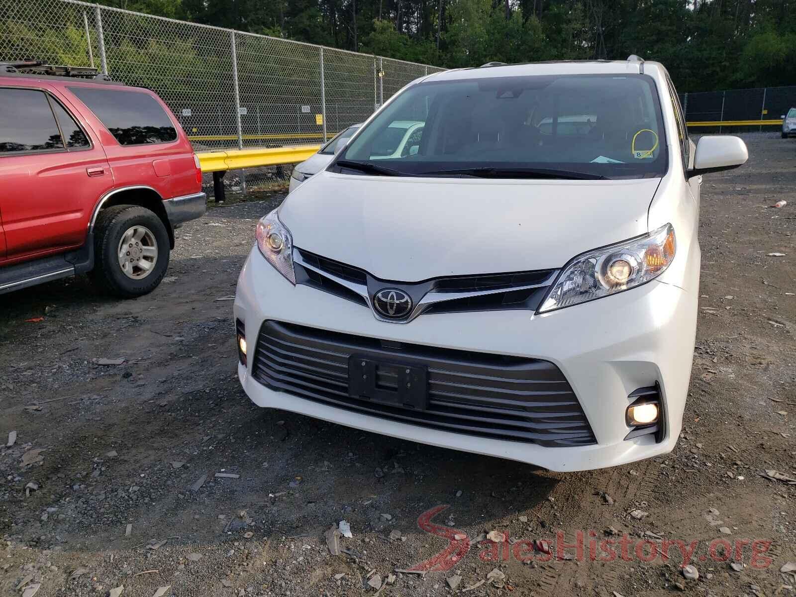 5TDYZ3DC2JS947926 2018 TOYOTA SIENNA