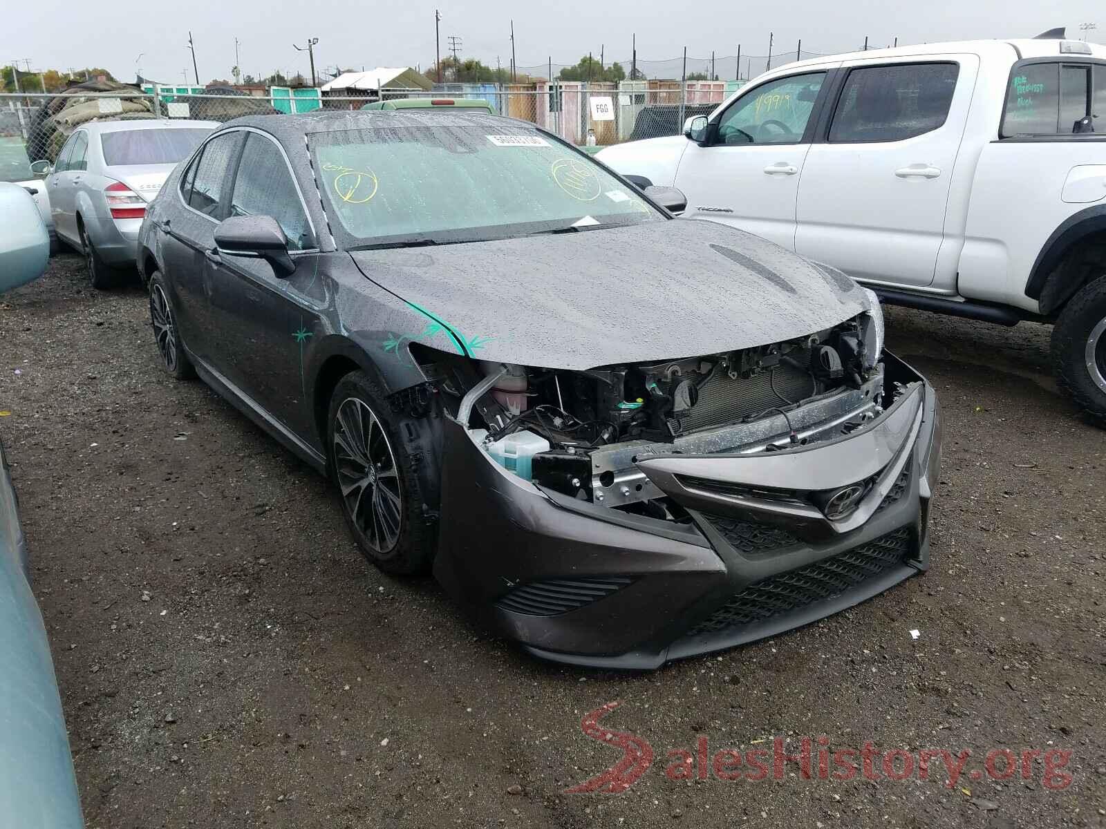 4T1B11HK1JU045276 2018 TOYOTA CAMRY