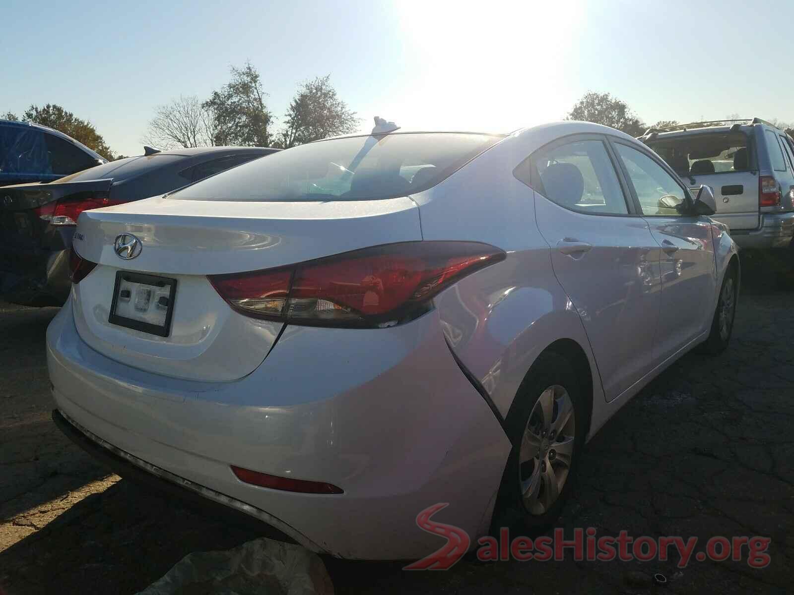 5NPDH4AE8GH719666 2016 HYUNDAI ELANTRA