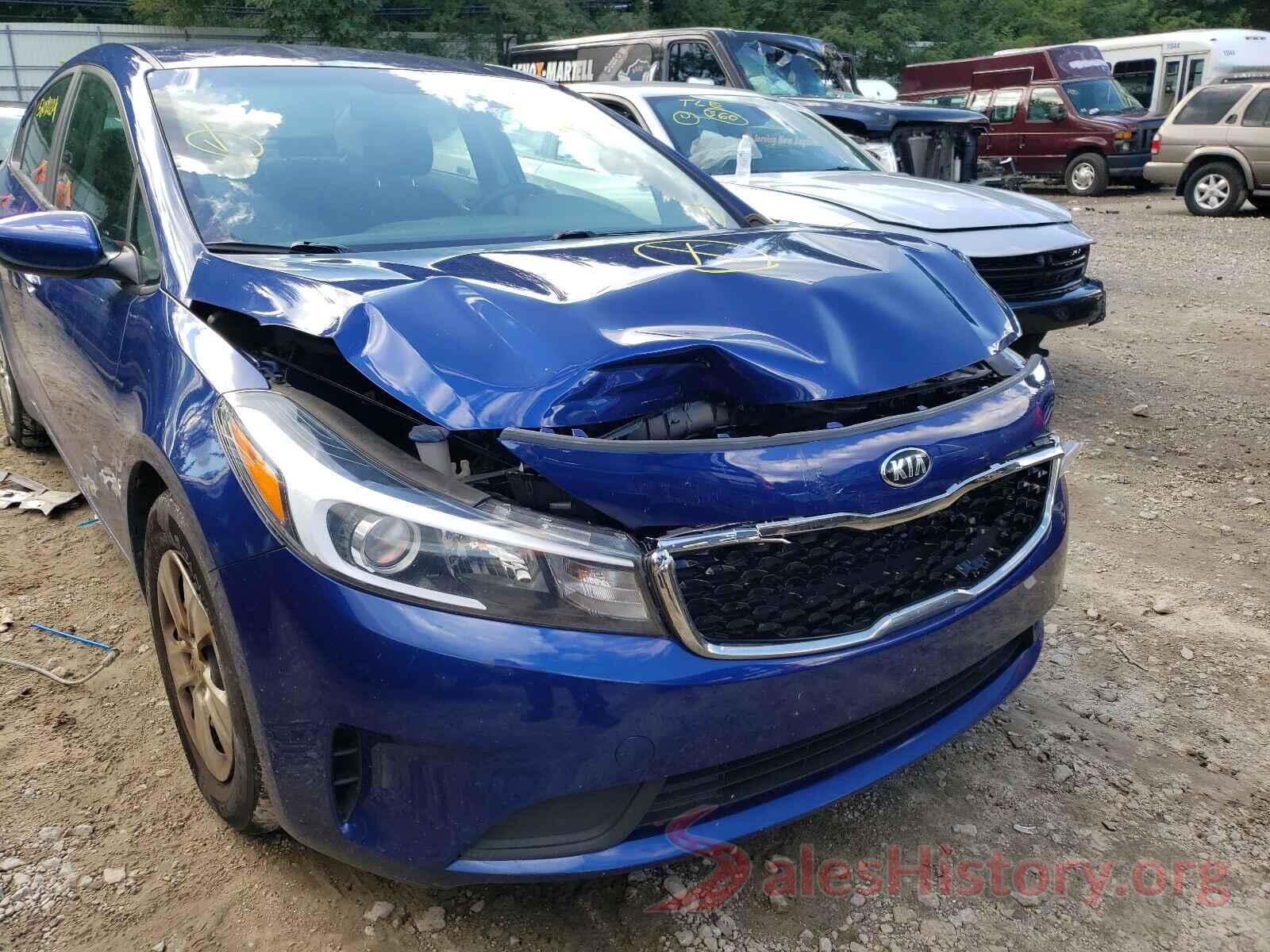 3KPFK4A7XHE153558 2017 KIA FORTE