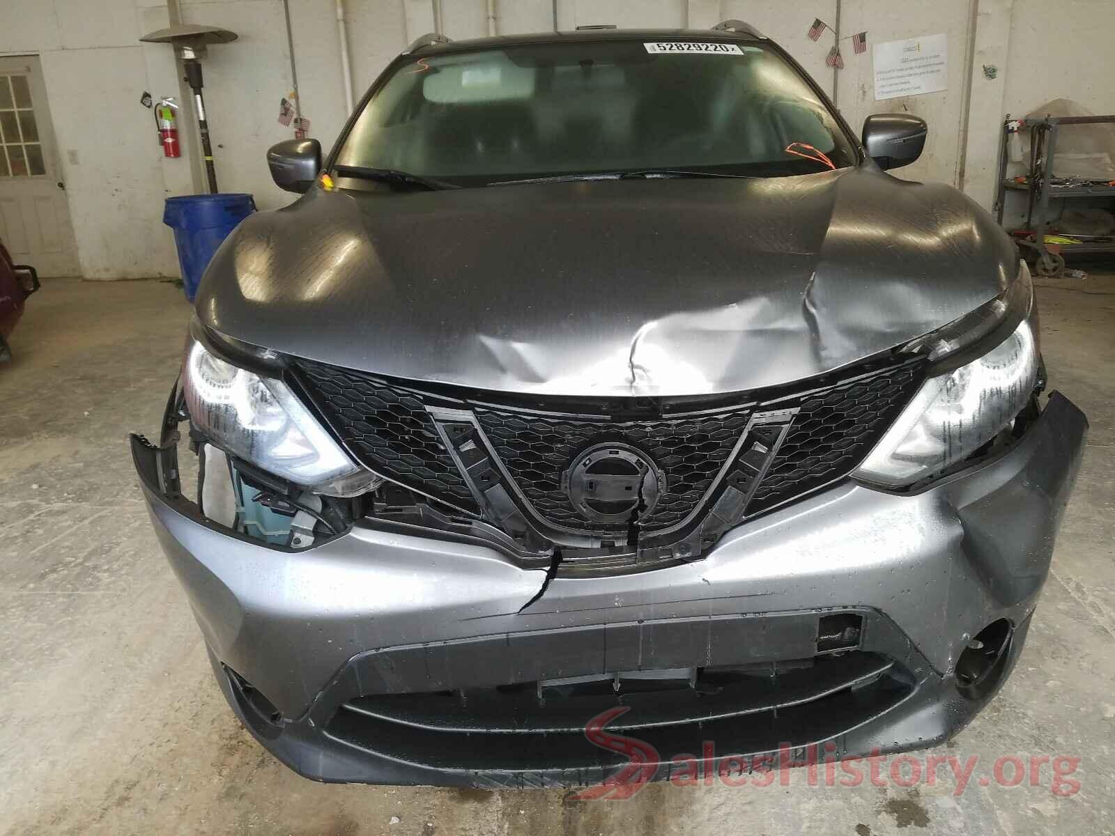 JN1BJ1CP8JW105987 2018 NISSAN ROGUE