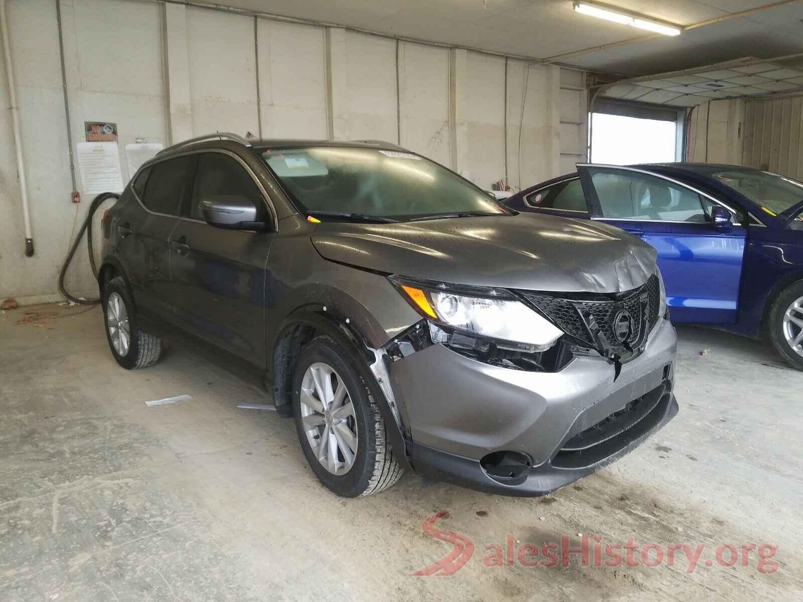 JN1BJ1CP8JW105987 2018 NISSAN ROGUE