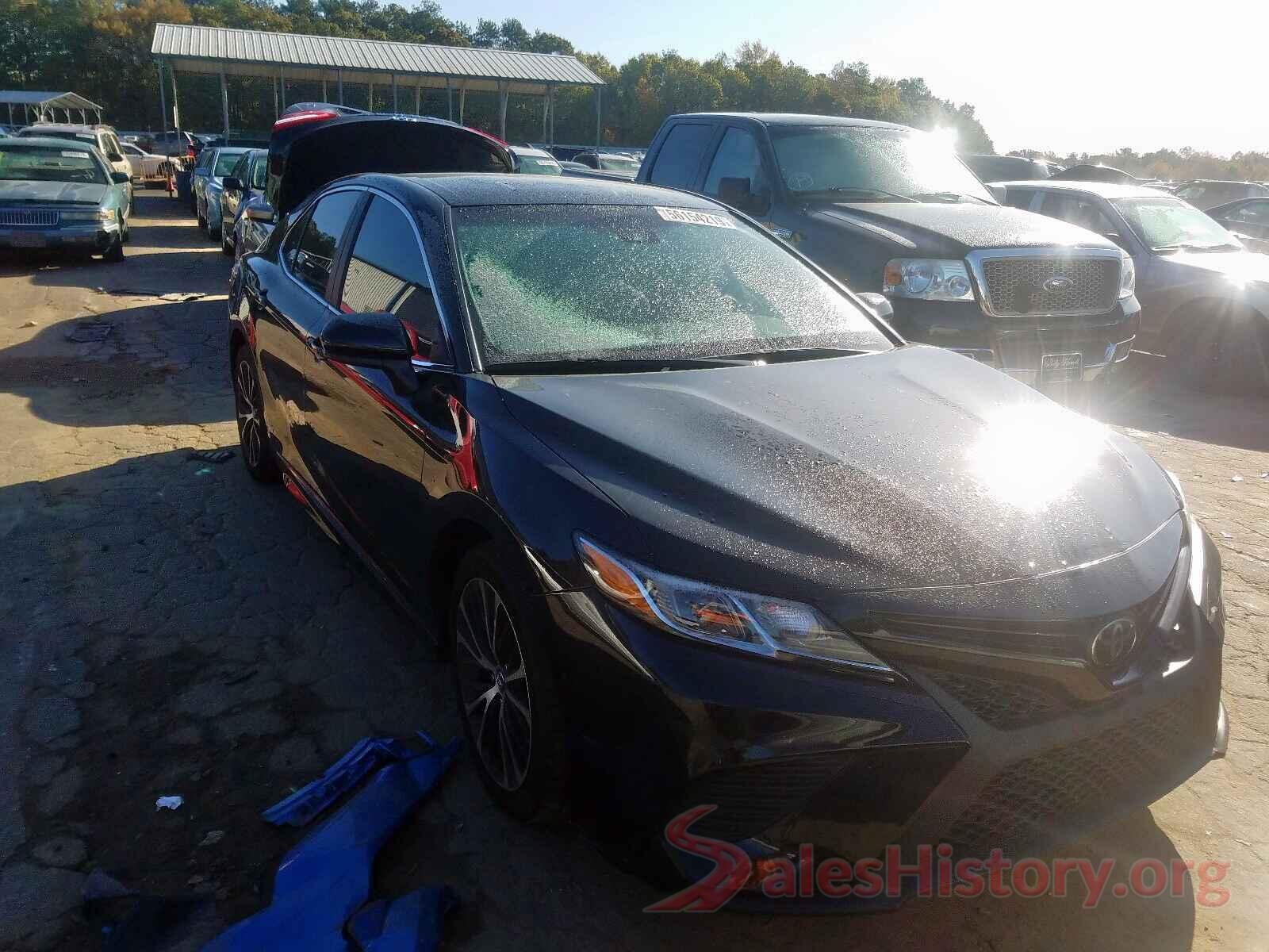 4T1B11HK6JU660261 2018 TOYOTA CAMRY