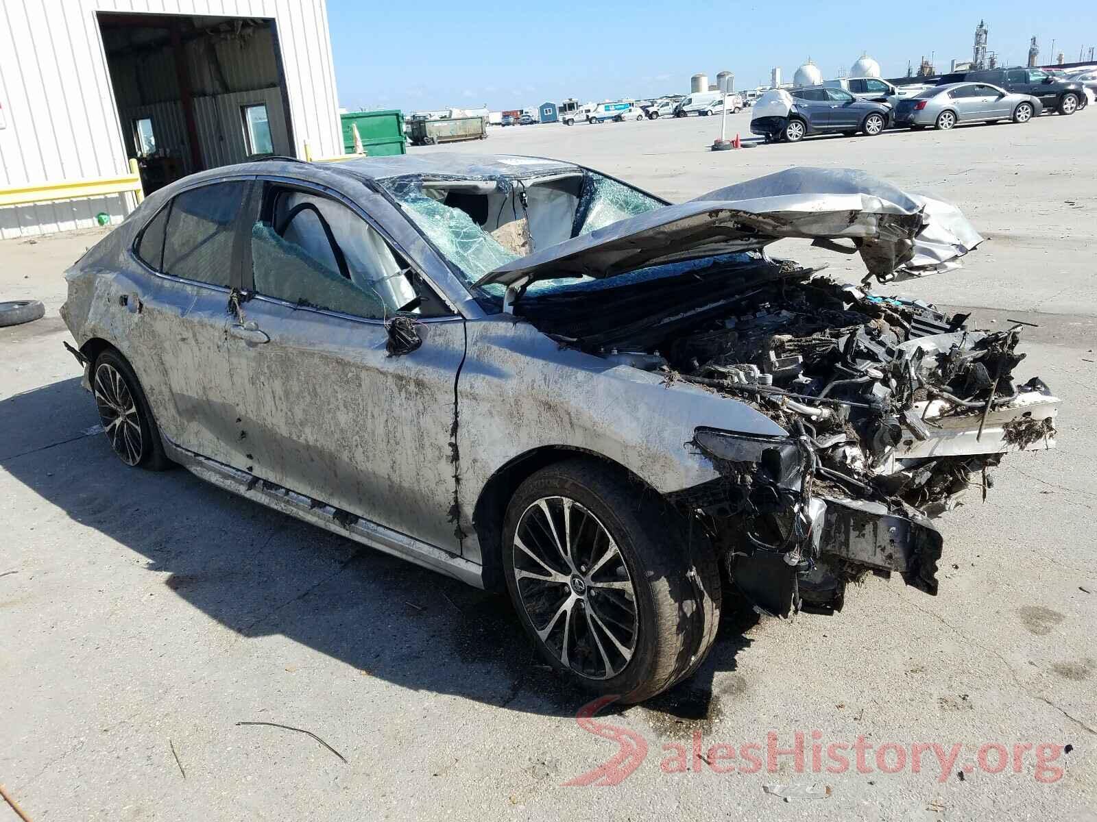 4T1B11HK8JU664036 2018 TOYOTA CAMRY