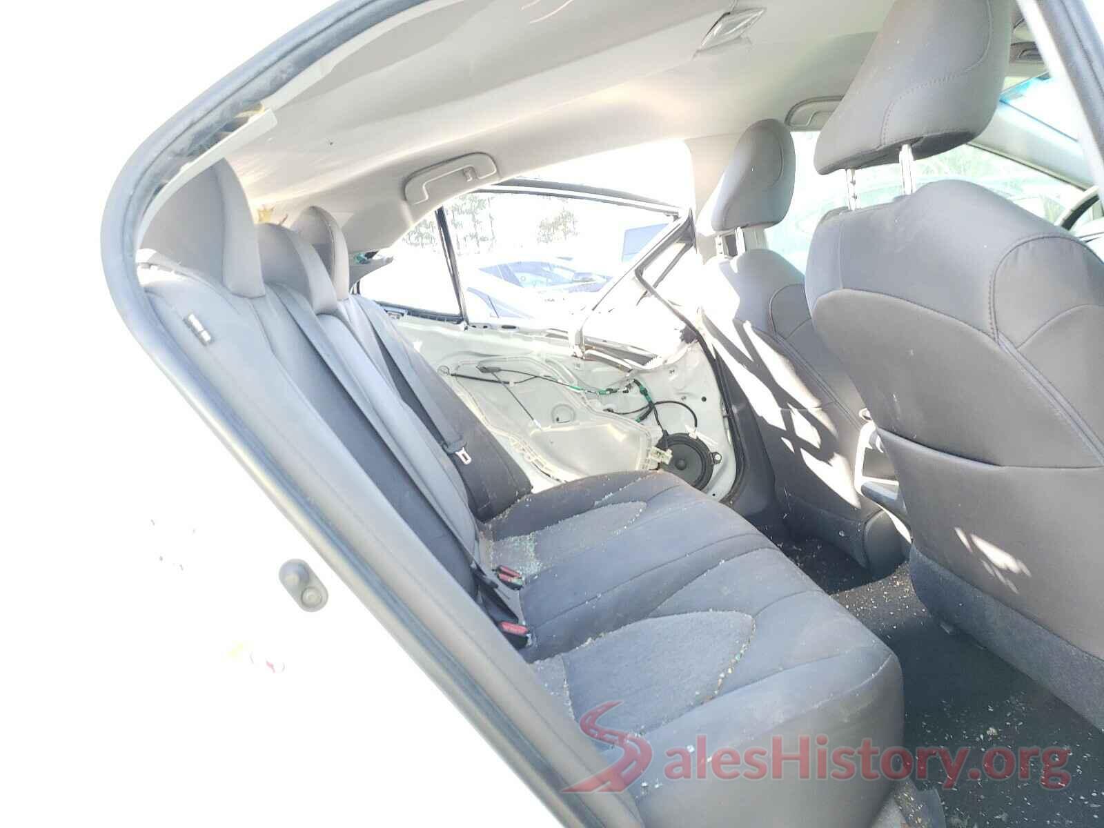 4T1B11HK1JU152568 2018 TOYOTA CAMRY