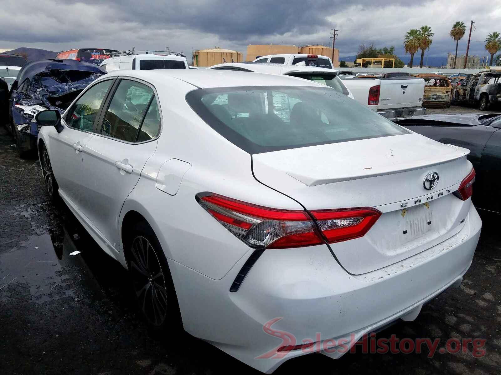 4T1B11HK4JU585074 2018 TOYOTA CAMRY