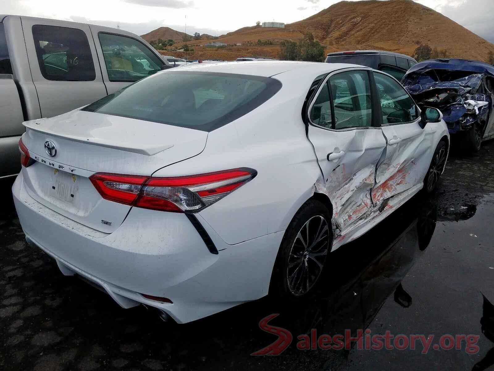 4T1B11HK4JU585074 2018 TOYOTA CAMRY