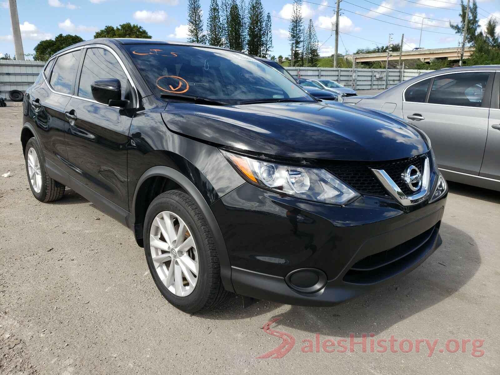 JN1BJ1CP8JW107769 2018 NISSAN ROGUE