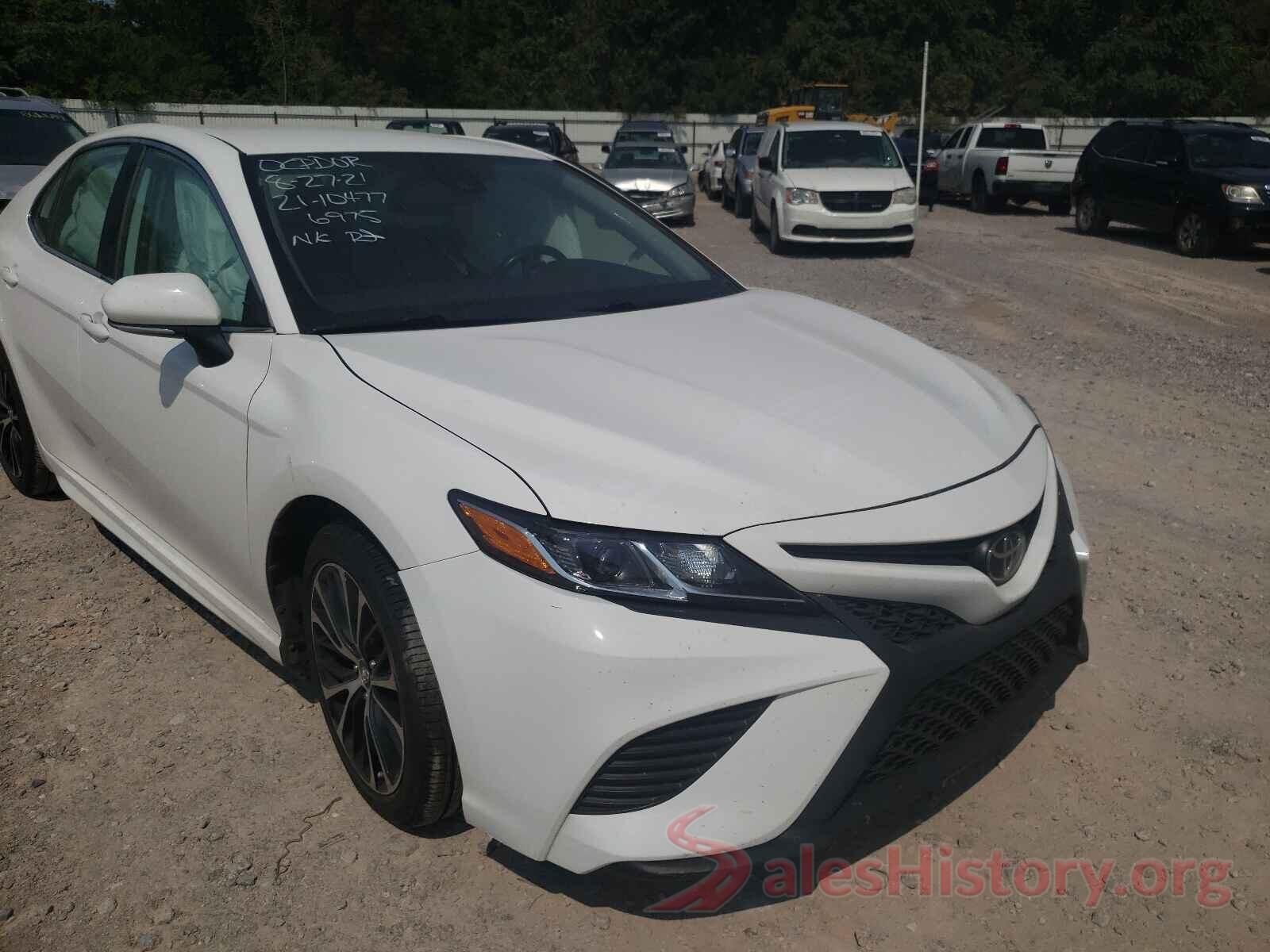 4T1B11HK8KU686975 2019 TOYOTA CAMRY