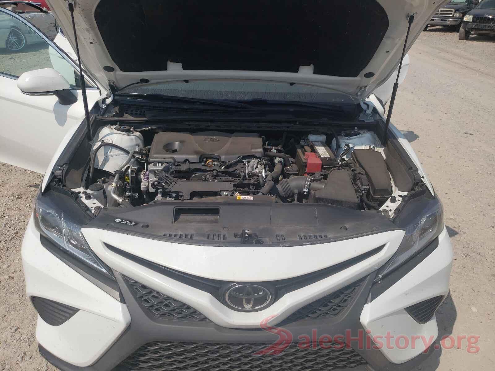 4T1B11HK8KU686975 2019 TOYOTA CAMRY